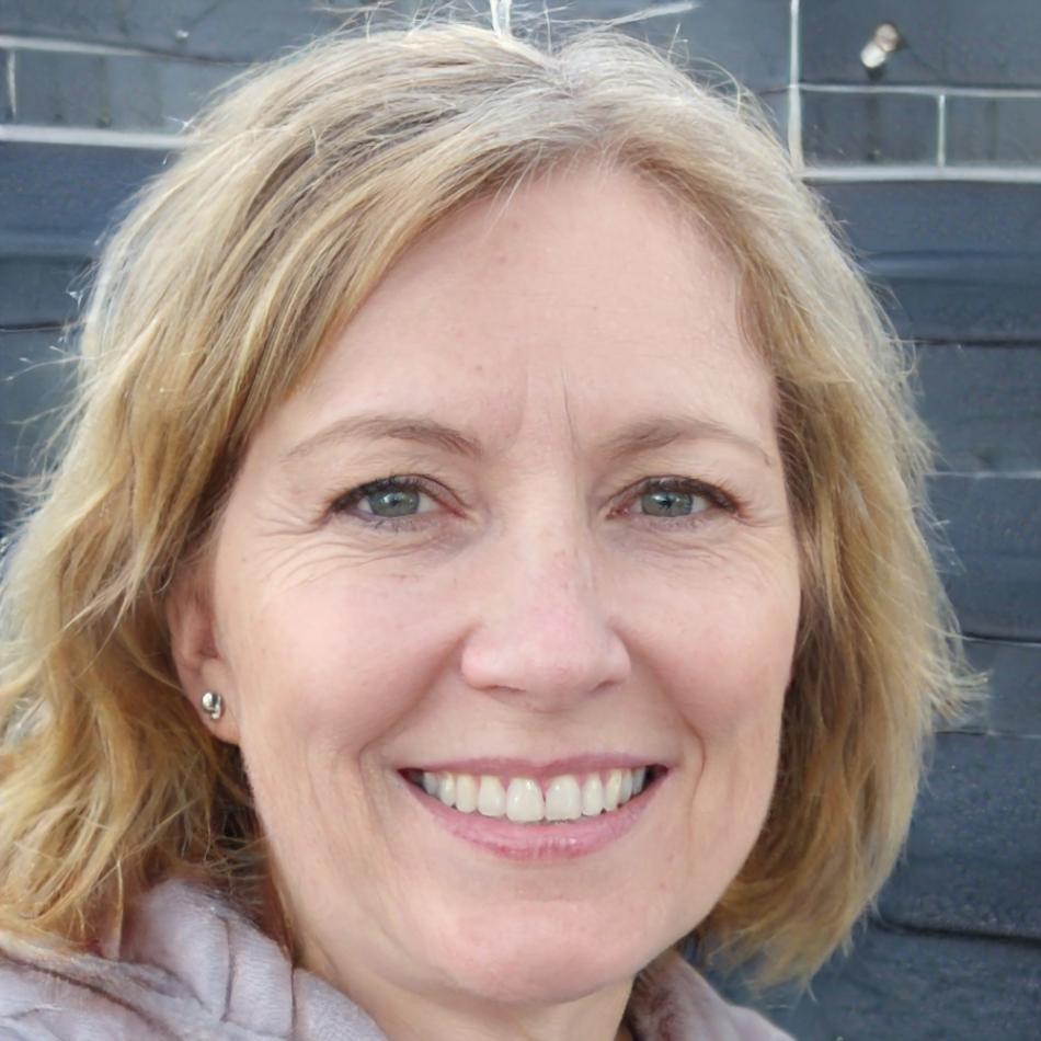 Professional headshot of program graduate Sarah Chen, front-end developer